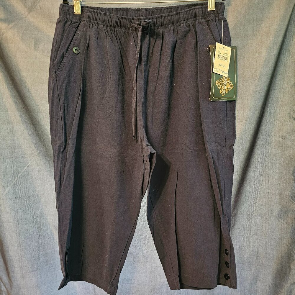 Jane Ashley navy capris. NWT. Size XL